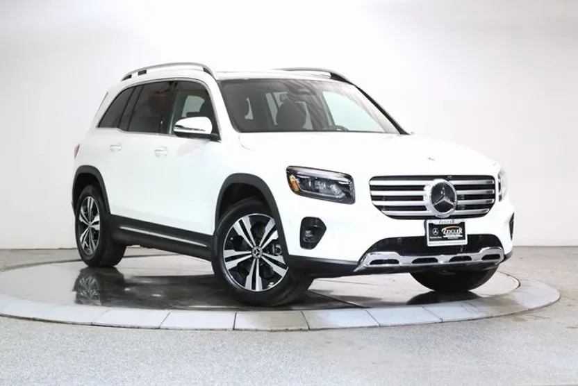 2025 Mercedes Benz GLB 250 4MATIC photo 1