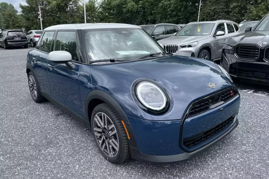 2025 Mini Cooper S Iconic photo 1