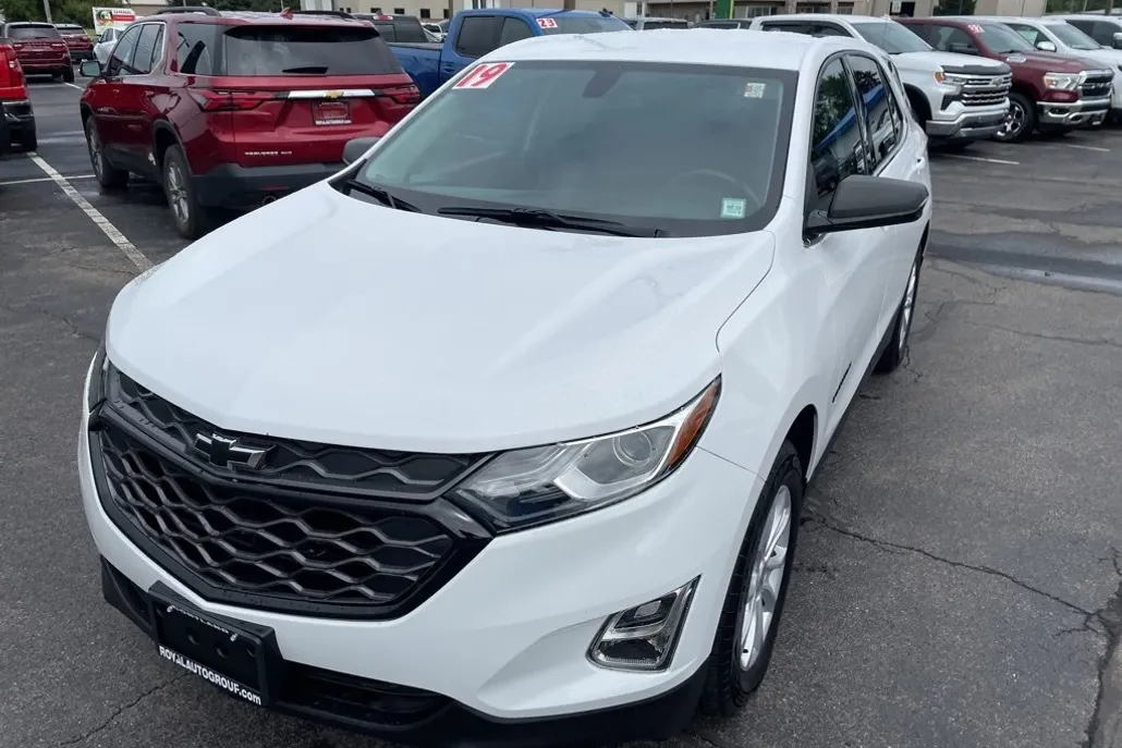 2019 Chevrolet Equinox LT photo 1