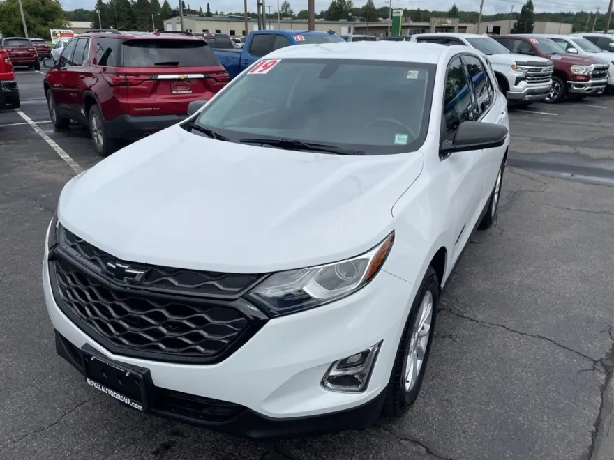 2019 Chevrolet Equinox LT photo 1