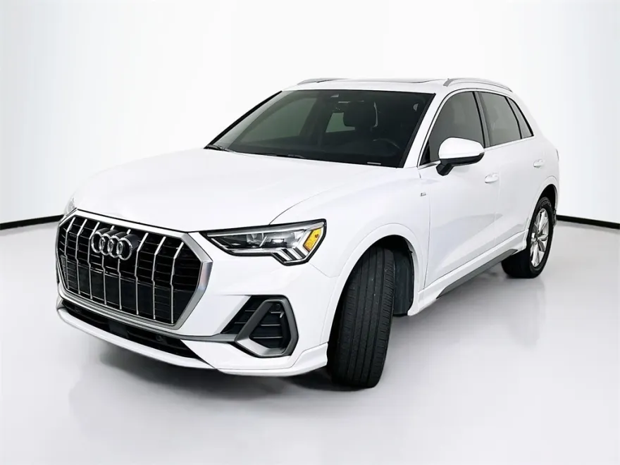 2023 Audi Q3 S line Premium Plus photo 1