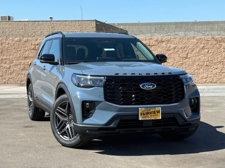 2025 Ford Explorer ST-Line photo 1
