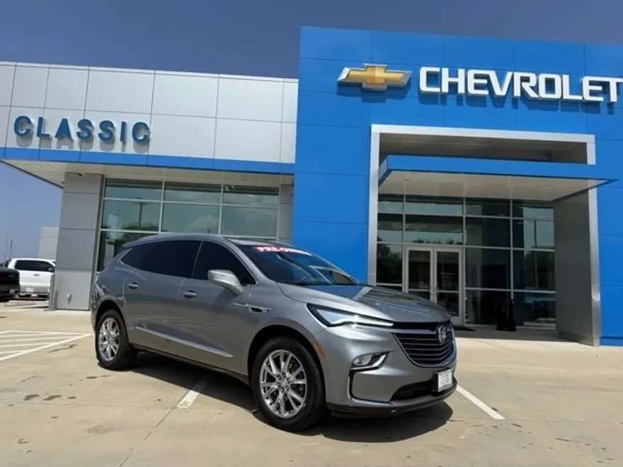 2023 Buick Enclave Essence photo 1