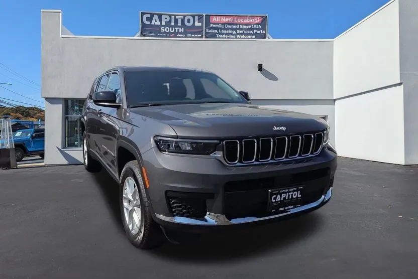 2025 Jeep Grand Cherokee Laredo Sport photo 1