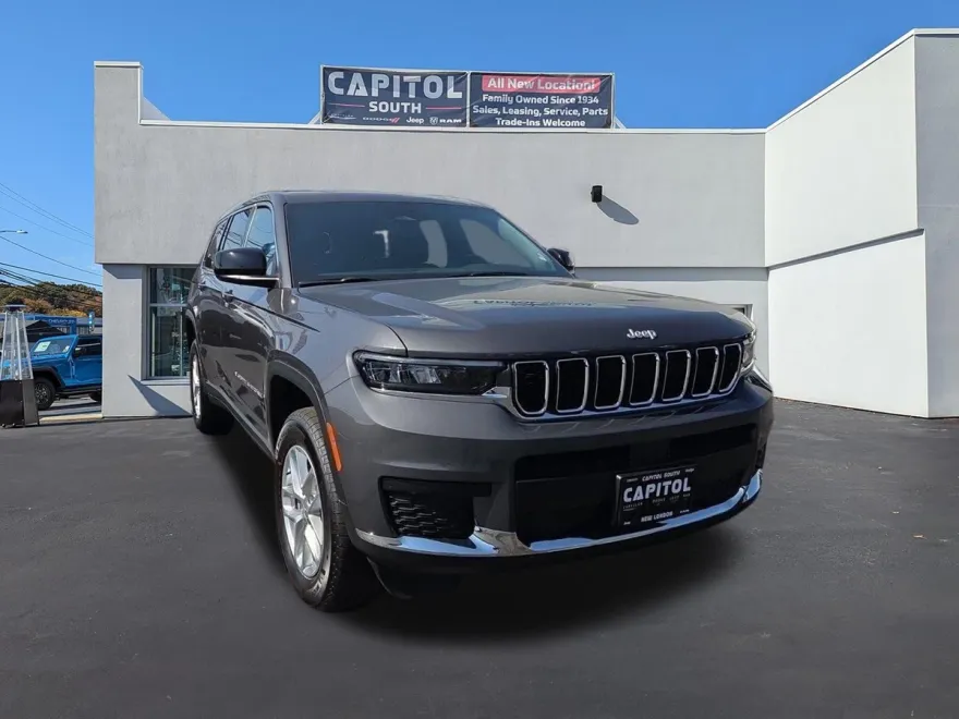 2025 Jeep Grand Cherokee Laredo Sport photo 1