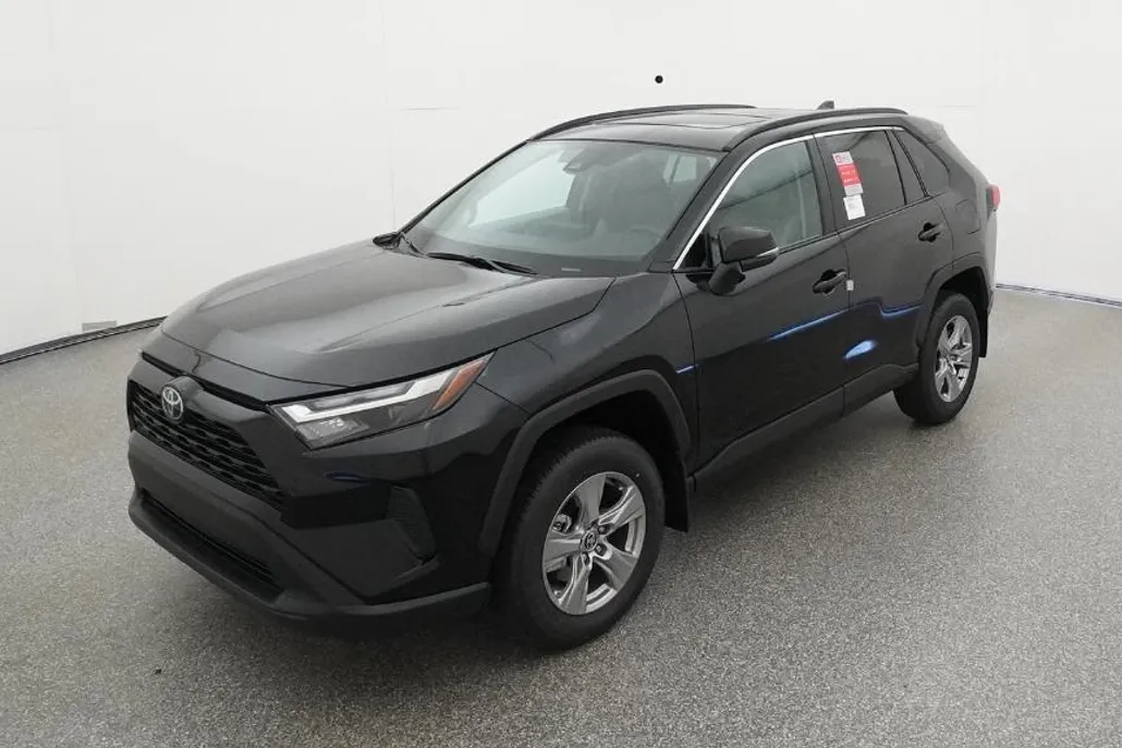 2025 Toyota RAV4 XLE photo 1