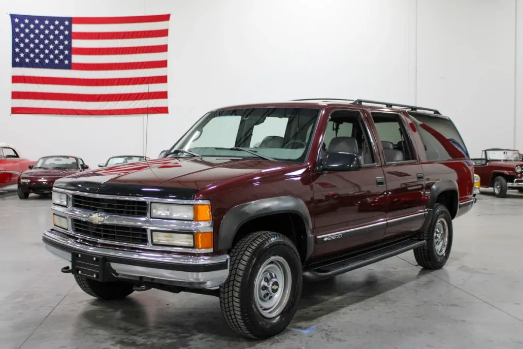 1999 Chevrolet Suburban LT photo 1