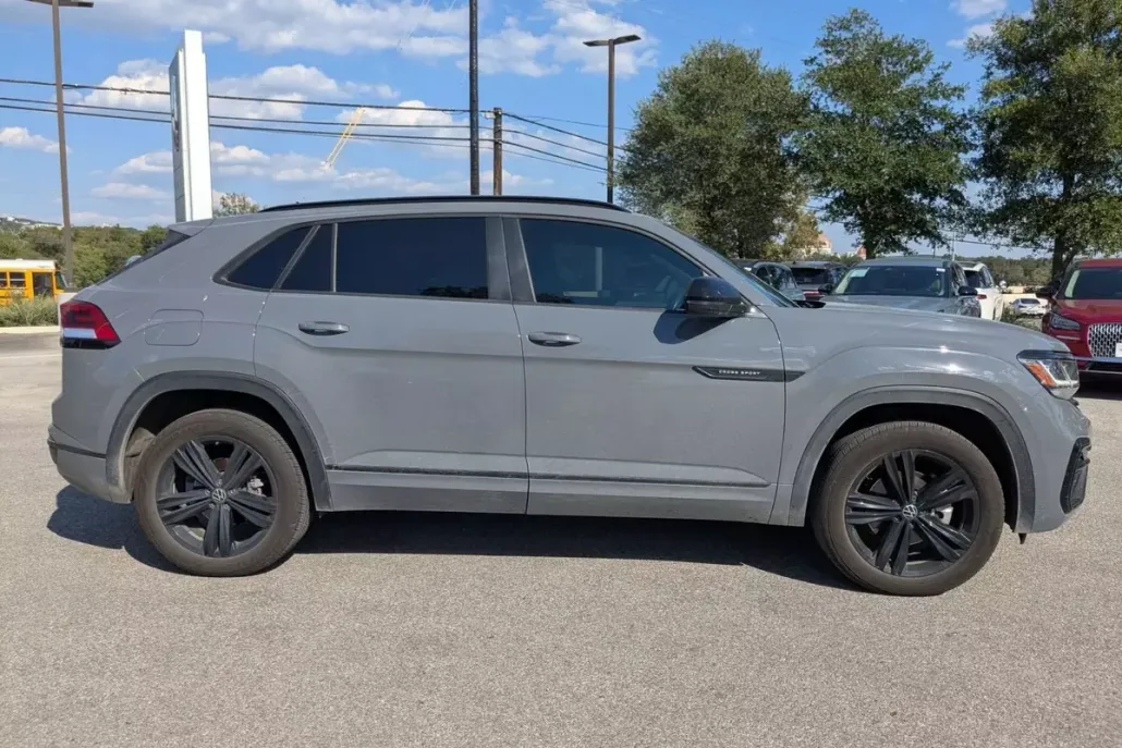 2023 Volkswagen Atlas Cross Sport V6 SEL R-Line photo 1