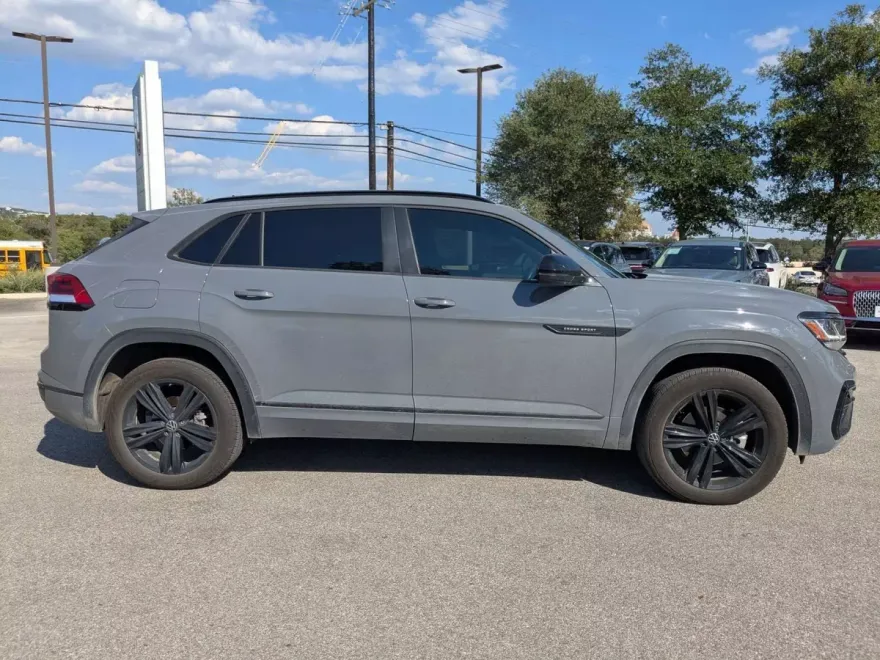 2023 Volkswagen Atlas Cross Sport V6 SEL R-Line photo 1