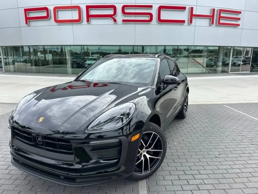 2025 Porsche Macan T photo 1