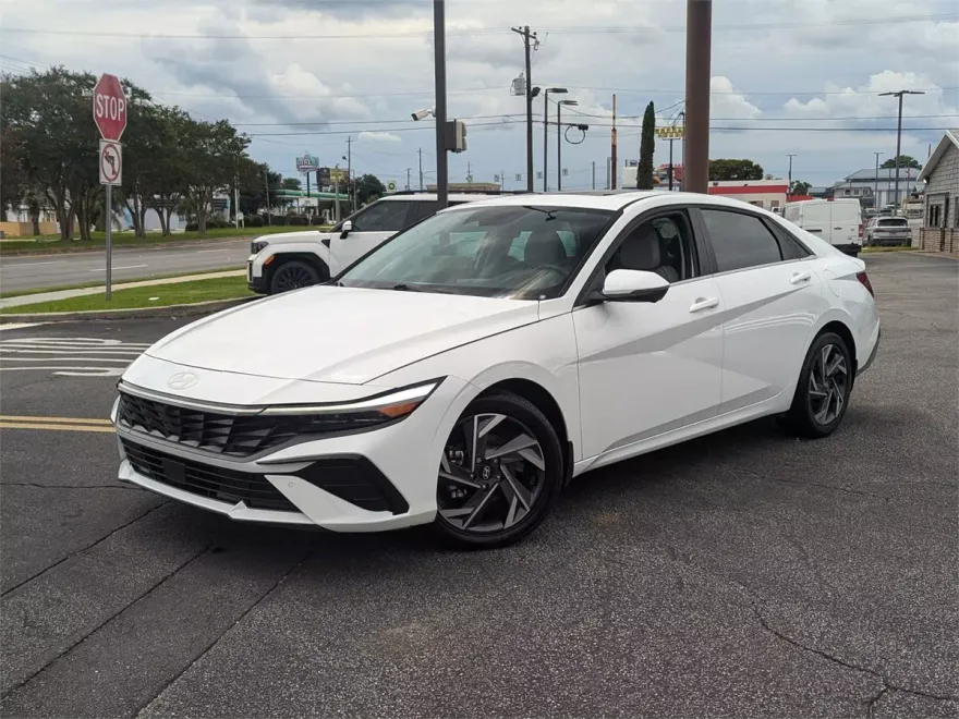 2024 Hyundai Elantra Limited photo 1