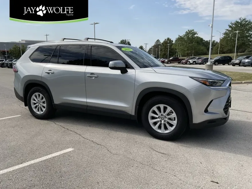 2025 Toyota Highlander Hybrid XLE photo 1