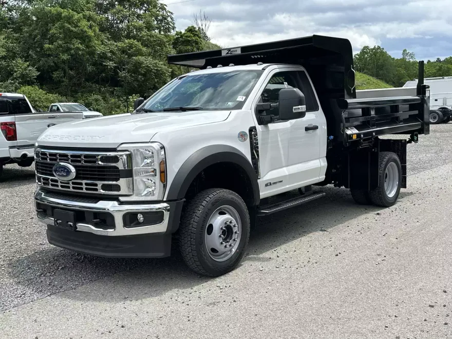 2025 Ford F-550 photo 1