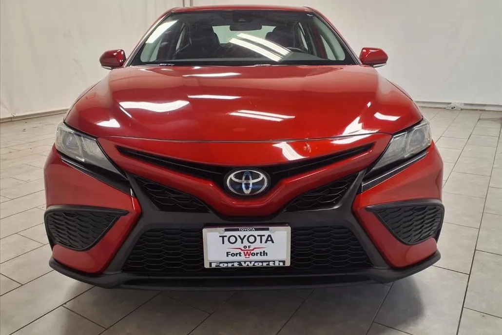 2024 Toyota Camry SE photo 1