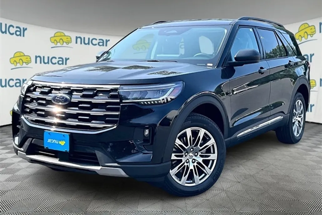 2025 Ford Explorer photo 1