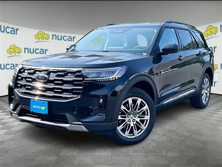 2025 Ford Explorer photo 1