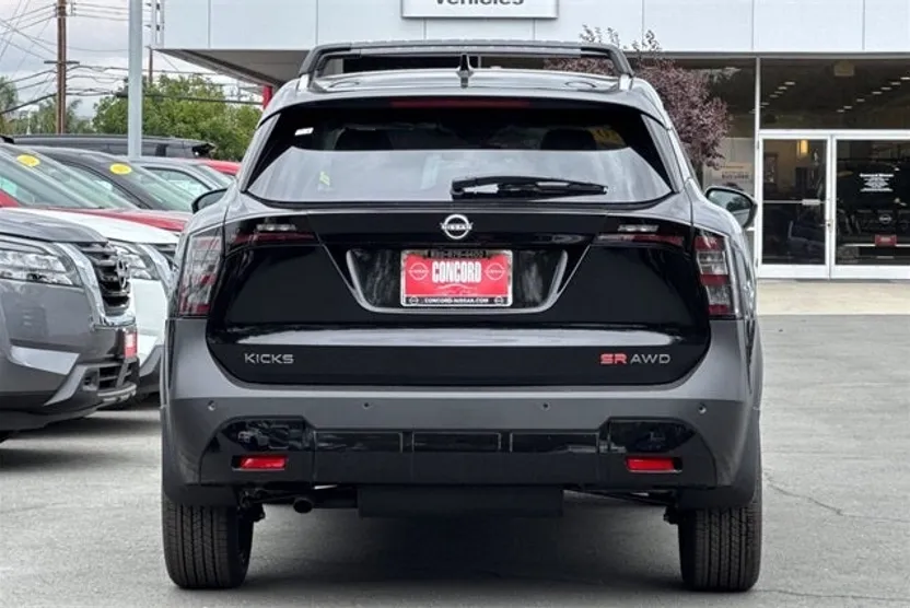 2026 Nissan Kicks SR photo 1