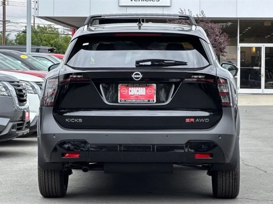 2026 Nissan Kicks SR photo 1