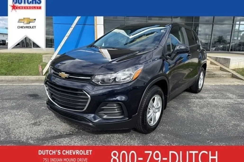 2021 Chevrolet Trax LS photo 1