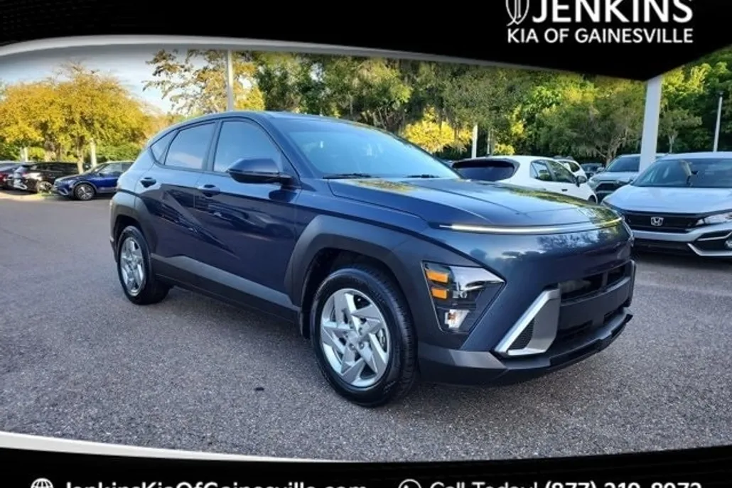 2024 Hyundai Kona SE photo 1