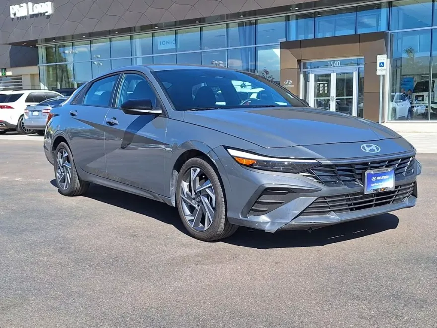 2025 Hyundai Elantra SEL Sport photo 1