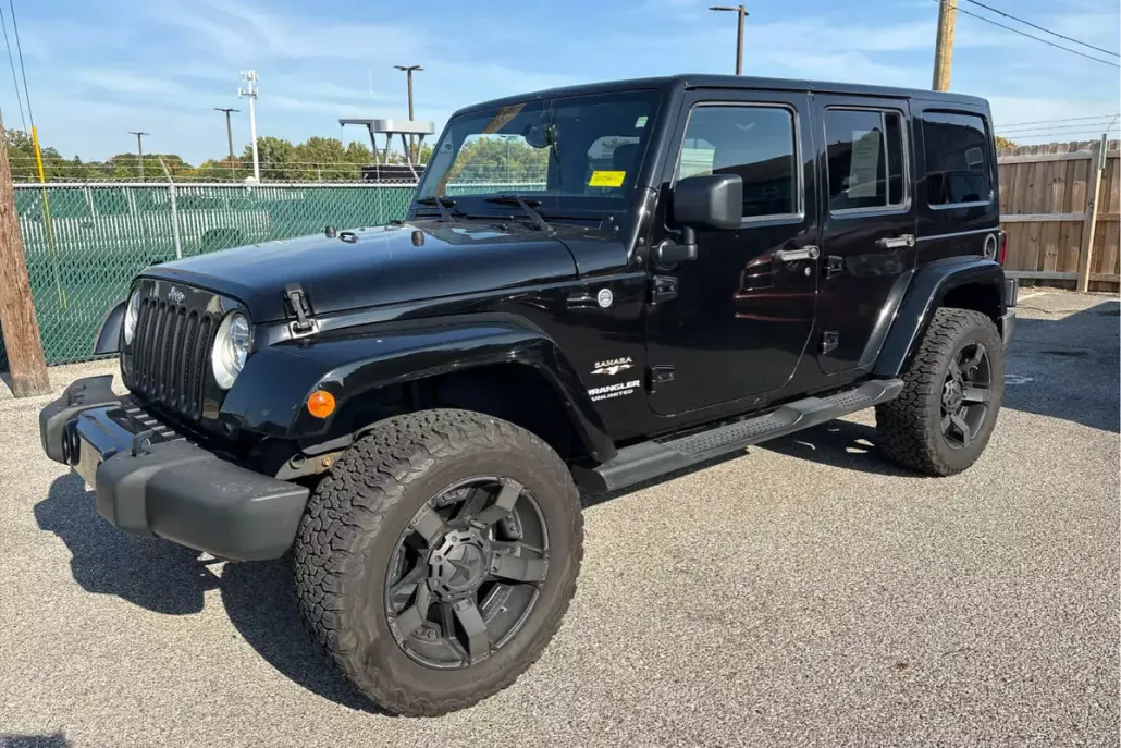 2016 Jeep Wrangler Unlimited Sahara photo 1