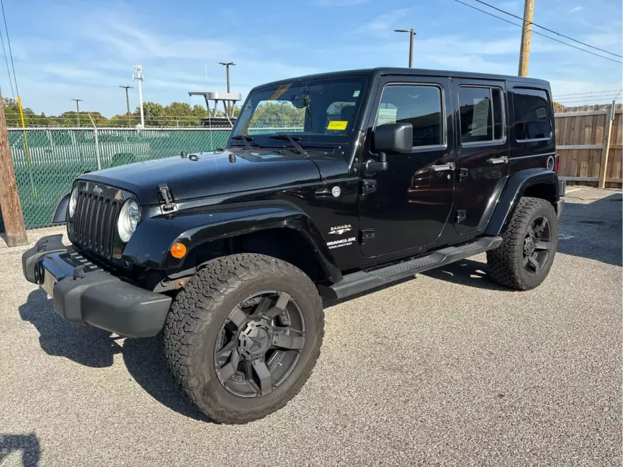 2016 Jeep Wrangler Unlimited Sahara photo 1