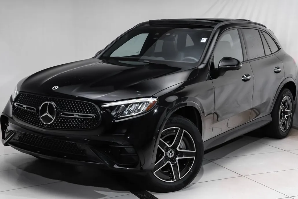 2025 Mercedes Benz GLC 300 4MATIC photo 1