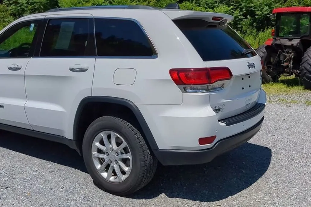 2021 Jeep Grand Cherokee Laredo X photo 1