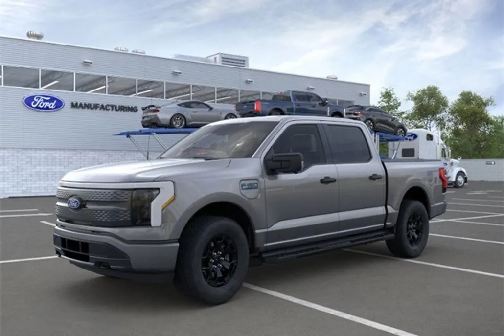 2025 Ford F-150 Lightning XLT photo 1