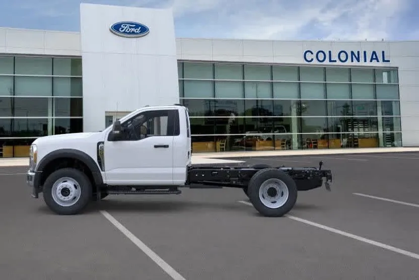 2025 Ford F-550 photo 1