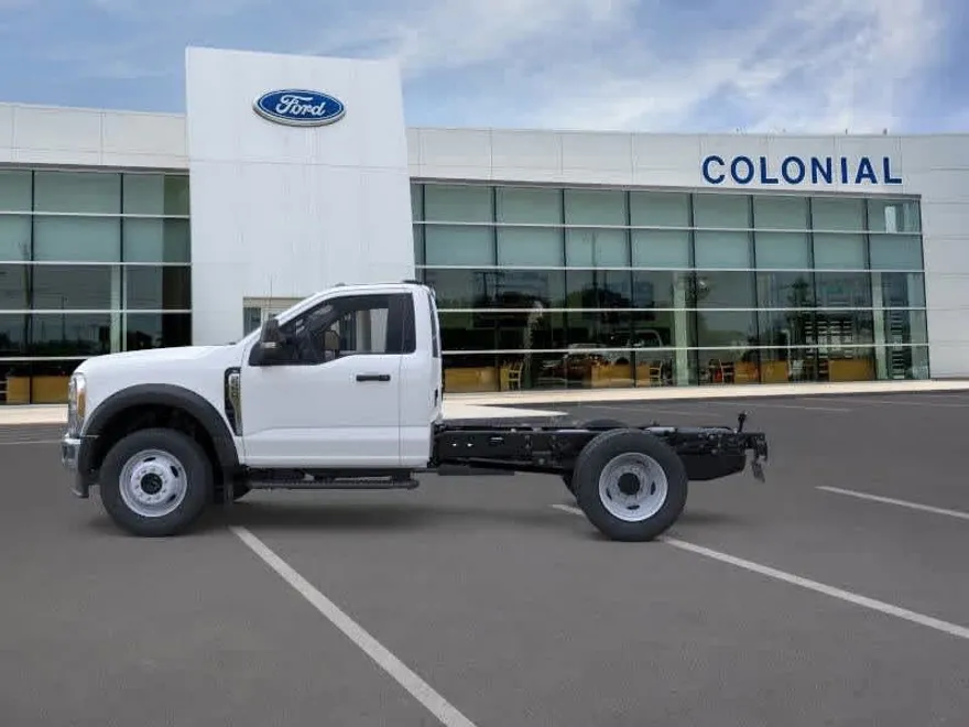 2025 Ford F-550 photo 1
