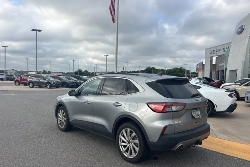 2022 Ford Escape Titanium photo 1