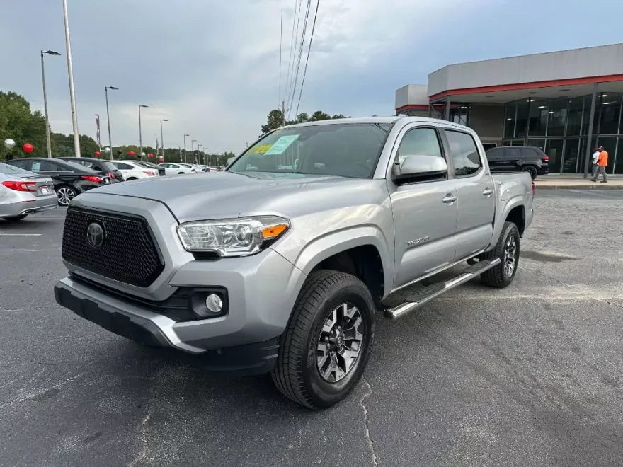 2019 Toyota Tacoma SR5 photo 1
