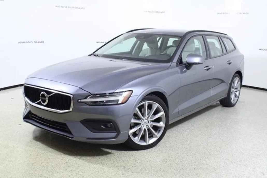 2021 Volvo V60 Momentum T5 photo 1