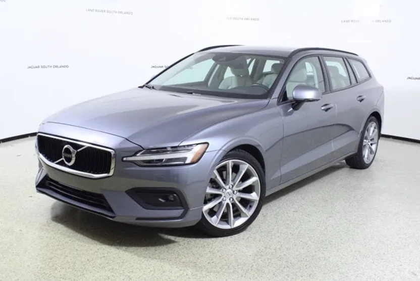 2021 Volvo V60 Momentum T5 photo 1