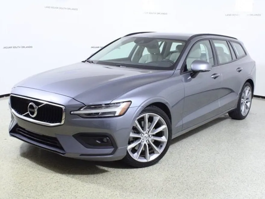 2021 Volvo V60 Momentum T5 photo 1
