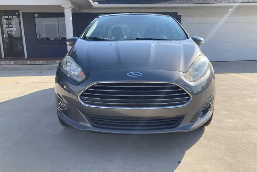 2017 Ford Fiesta SE photo 1