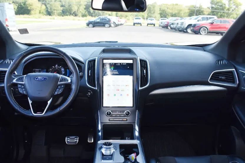 2022 Ford Edge ST photo 1