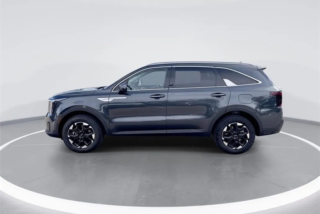 2024 Kia Sorento S photo 1