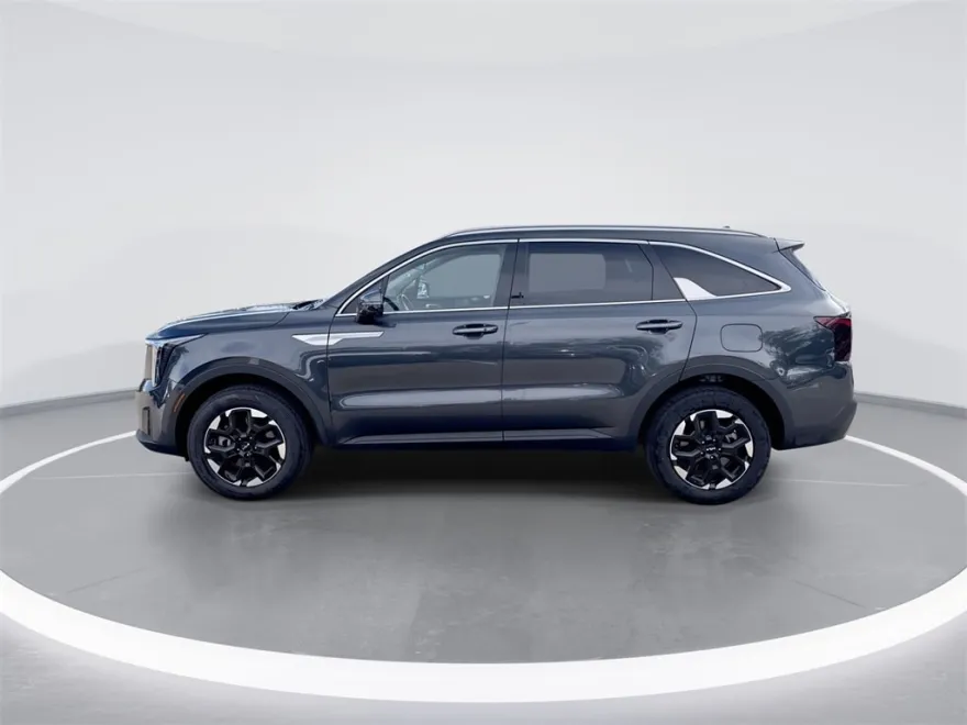 2024 Kia Sorento S photo 1