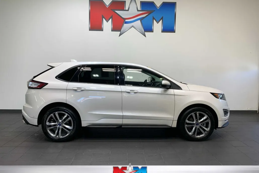 2016 Ford Edge Sport photo 1