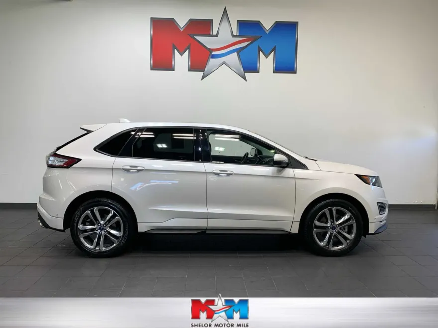 2016 Ford Edge Sport photo 1