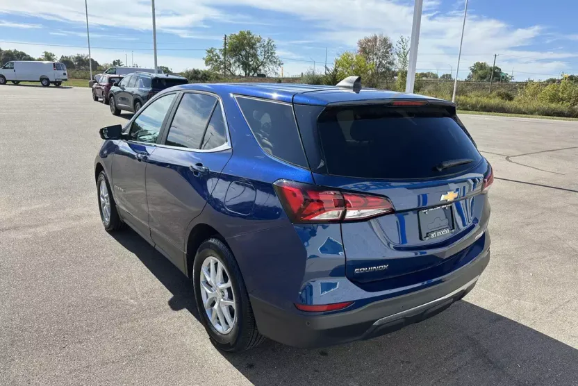 2023 Chevrolet Equinox LT photo 1