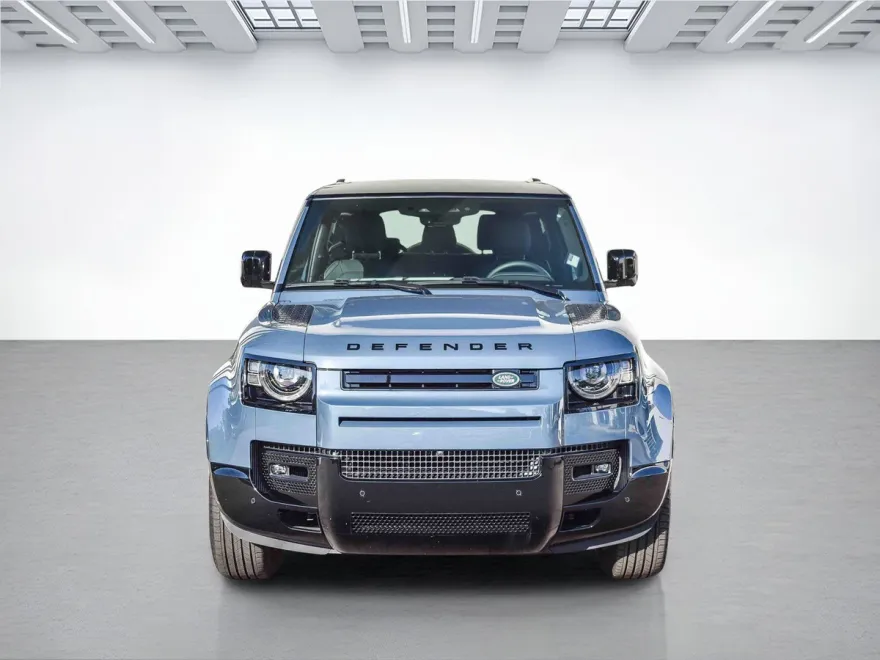 2025 Land Rover Defender 90 X-Dynamic SE photo 1
