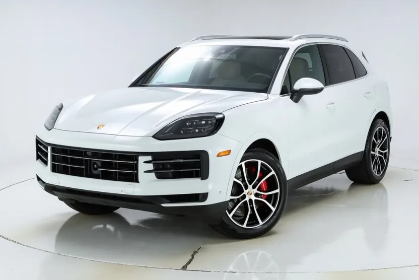 2024 Porsche Cayenne S photo 1