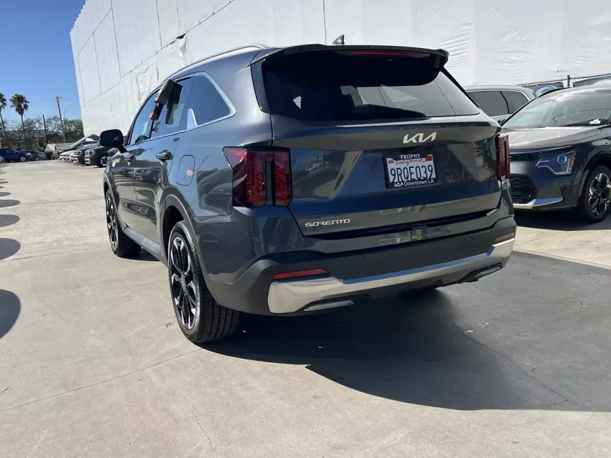 2024 Kia Sorento SX photo 1