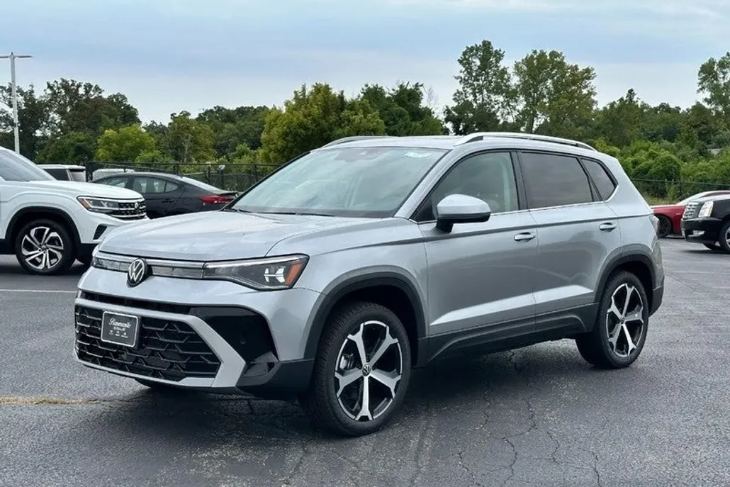 2025 Volkswagen Taos SEL photo 1