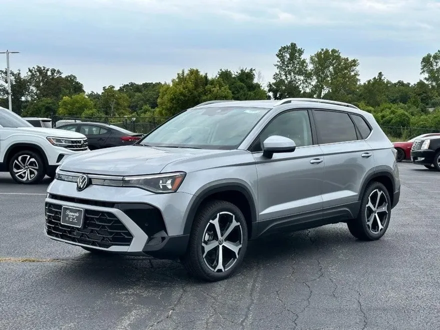 2025 Volkswagen Taos SEL photo 1