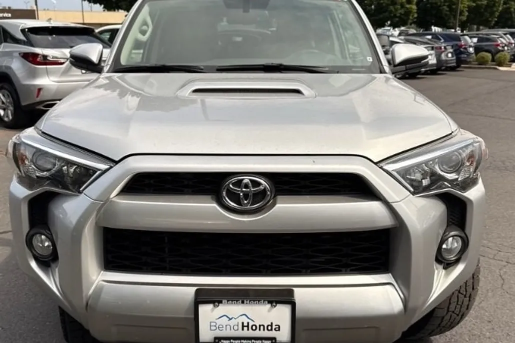 2019 Toyota 4Runner TRD Off-Road Premium photo 1